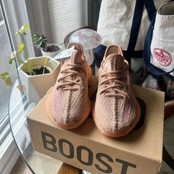 Adidas Yeezy Boost 350 V2 in Pink - Picture 1 of 5
